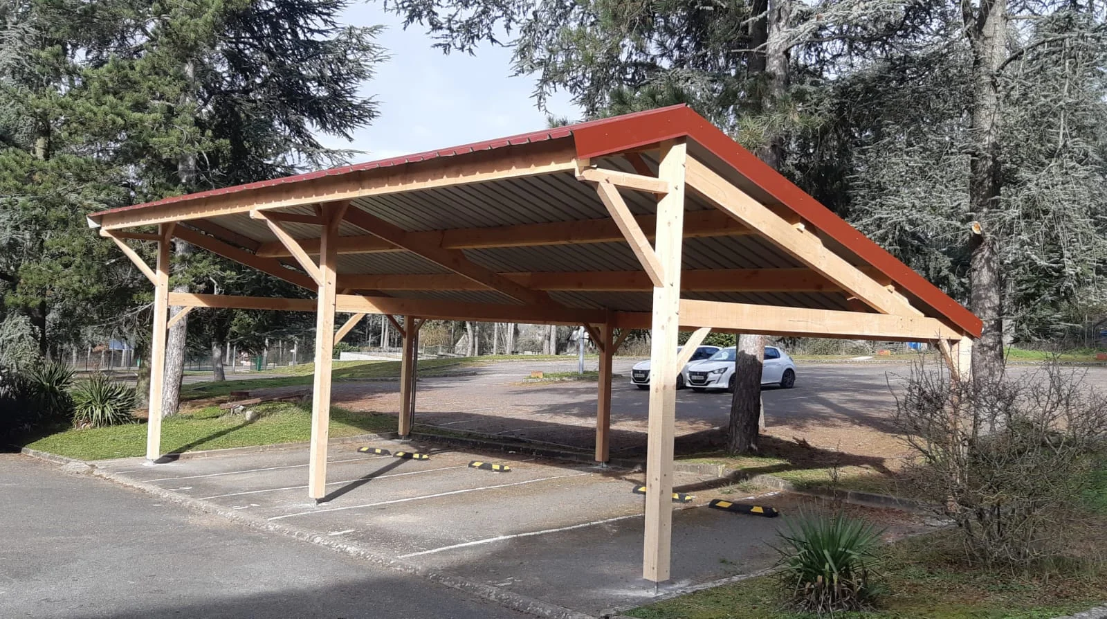 Carport en bois terminé