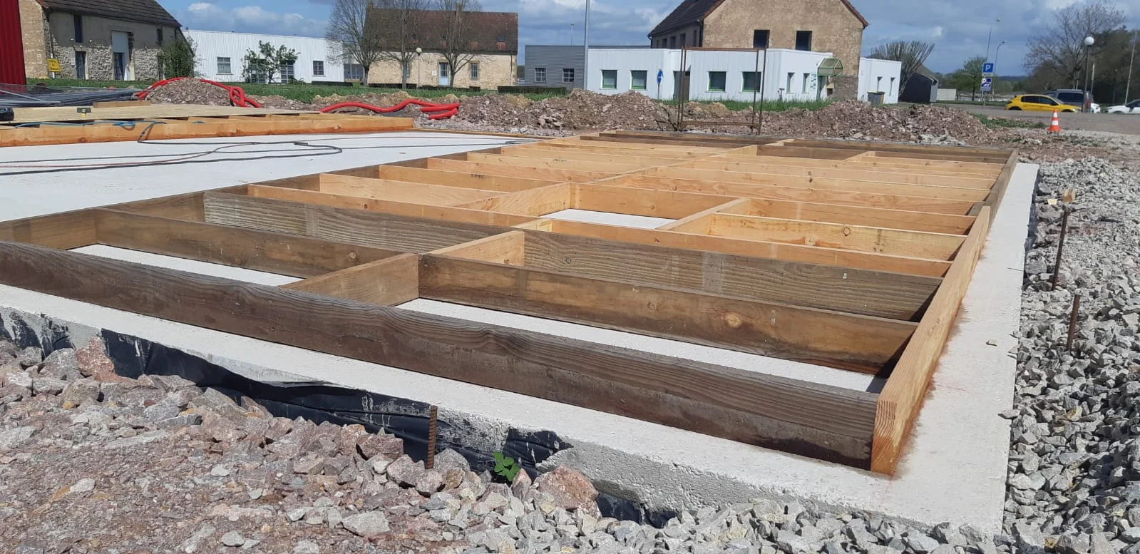 Dalle béton pour structure industrielle en bois