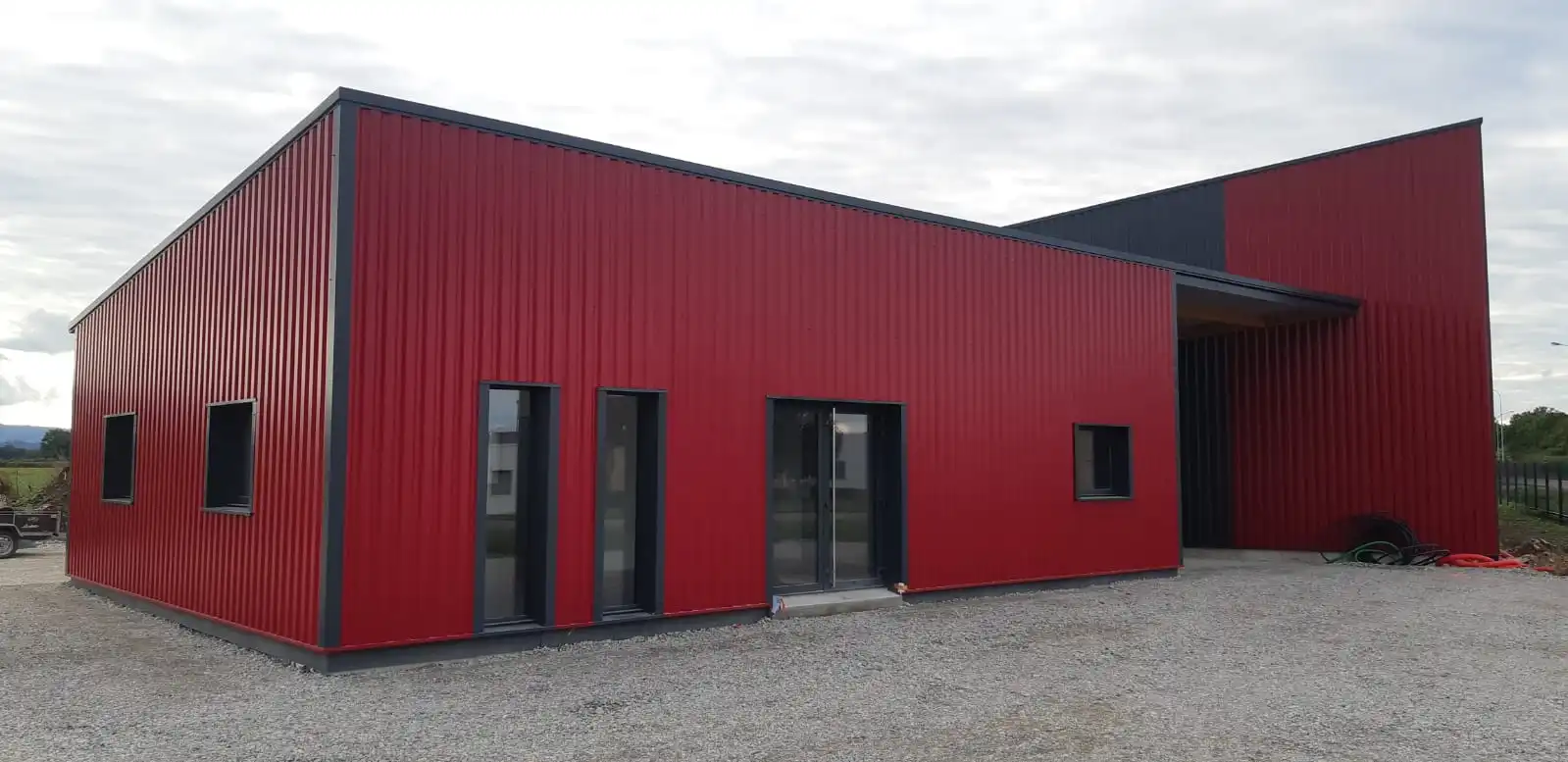 Bâtiment industriel structure bois terminé