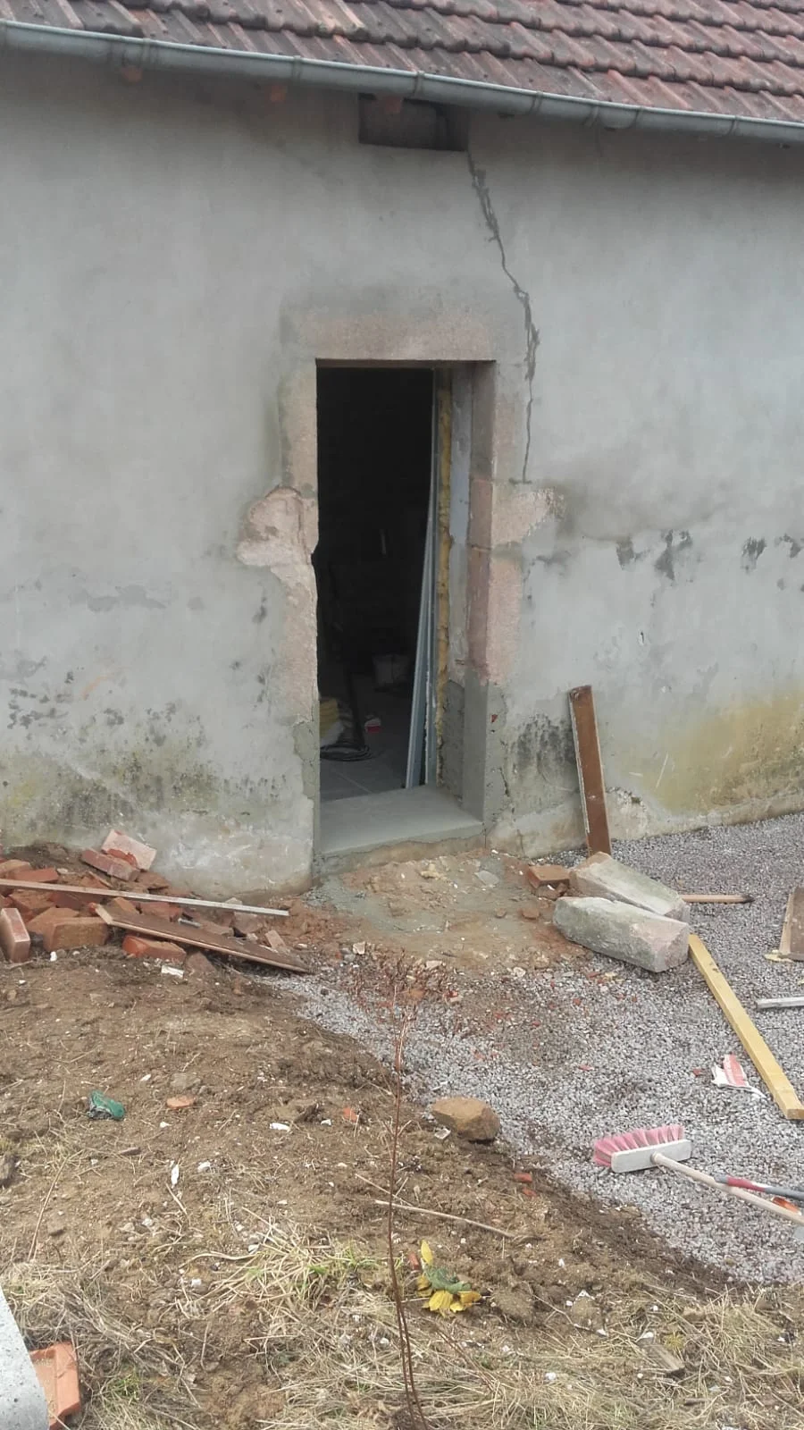 Transformation des fenêtres en porte pendant les travaux
