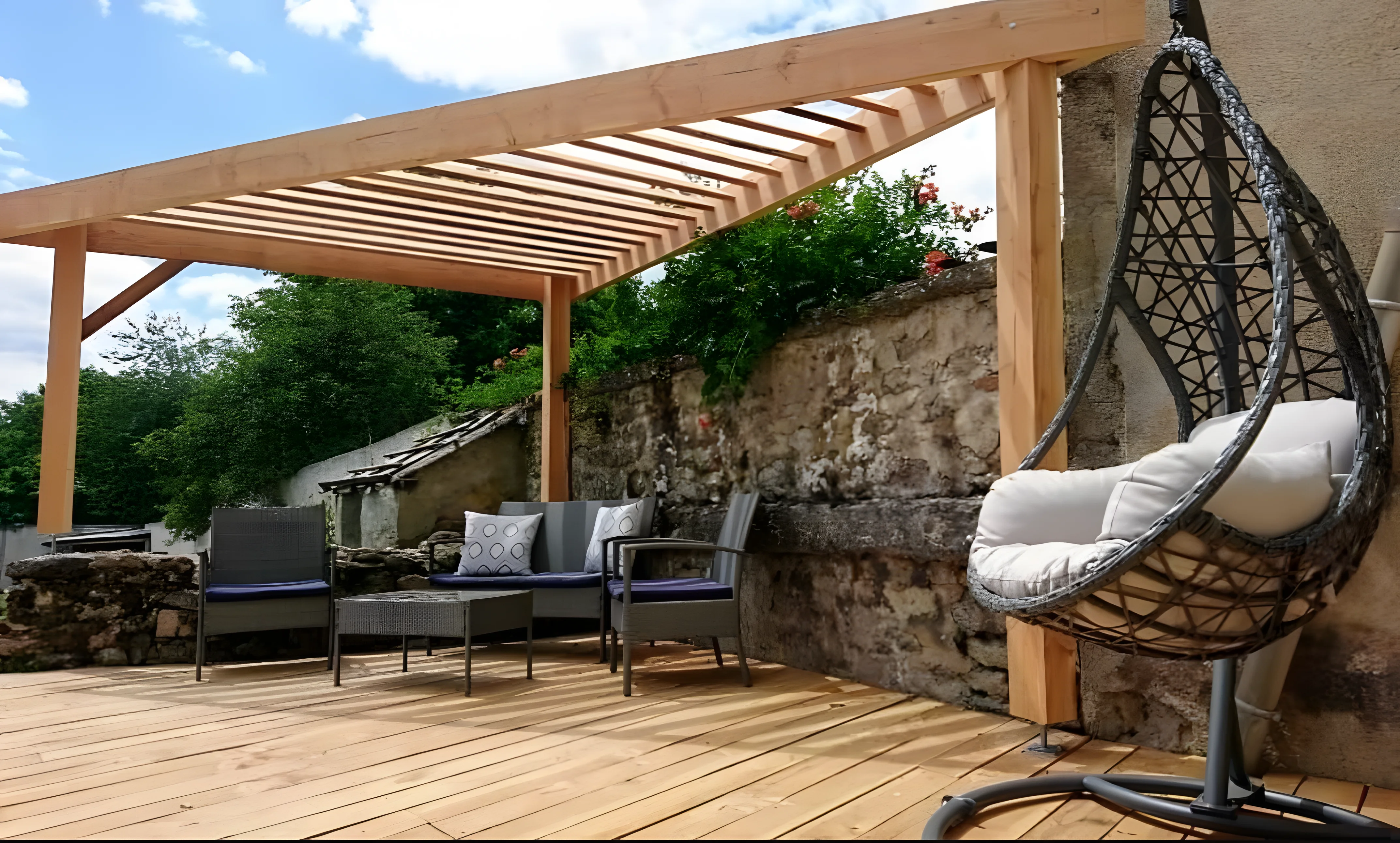 Carport en bois en construction